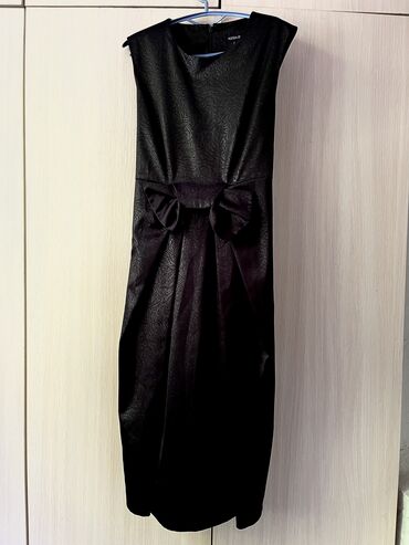 вечернее платье белое с чёрным бантом: Вечернее платье, Вискоза, Без рукавов, XL (EU 42), 2XL (EU 44)