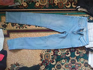 Джинсы: Набор женских/джинсов, 4 пары. 1) Темно-синие классические брюки: - — 12