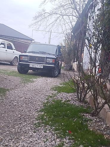 VAZ (LADA): LADA 2107, qara rəng, sedan kuzov. Texniki xüsusiyyətlər: - — 9