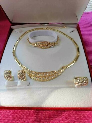 Setovi nakita: Komplet nakita sa slike
Novo
Cena 2.300 dinara
Sifra K8