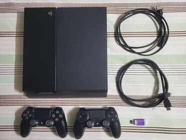 playstation: Playstation 4 satıram. 2 tb yaddaş, 32 oyun (super oyunlar təbii ki) 2