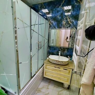 Ümumi su kranları: Şüşəli duş kabinası, hamam otaqları üçün nəzərdə tutulmuşdur. Kabina