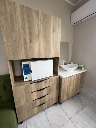 Другое оборудование для салонов красоты: Маникюрный стол Полки под лаки Лабораторный шкаф Шкаф под сухожар — 39