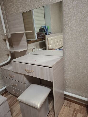 кровать ikea: Уктоочу бөлмө гарнитуру, Колдонулган, Эки кишилик керебет, Кыргызстан, ДСП, Өзү алып кетүү, түсү - Саргыч боз