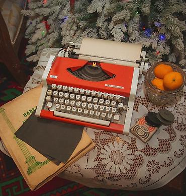 Digər biznes avadanlığı: Retro UNIS “tbm de Luxe” mexaniki yazı maşını (1975il)) - Portativ — 2