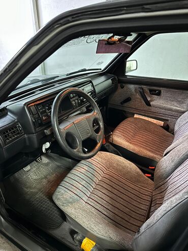 Volkswagen: Volkswagen Jetta: 1988 г., 1.8 л, Механика, Бензин, Седан — 7