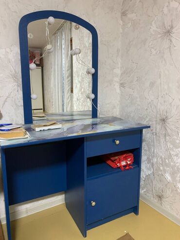 шкаф офисной: Туалетный/письменный стол с зеркалом и подсветкой - Цвет: насыщенный