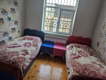 Uşaq və gənc otağı üçün dəstlər: Oğlan və qız üçün, İşlənmiş, 2 təknəfərlik çarpayı, 2 tumba, Yazı masası, Dolab