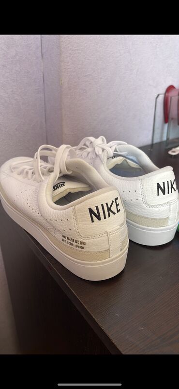 nike blazer qadın krossovkaları: NIKE BLAZER LOW X Originaldı almanyadan gəlib 43 razmer Çox böyük