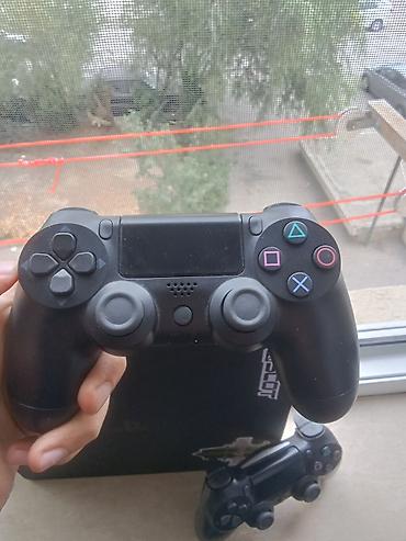 pse 4: PlayStation 4 Slim oyun konsolu + 2 ədəd DualShock 4 idarəetmə pultu — 7