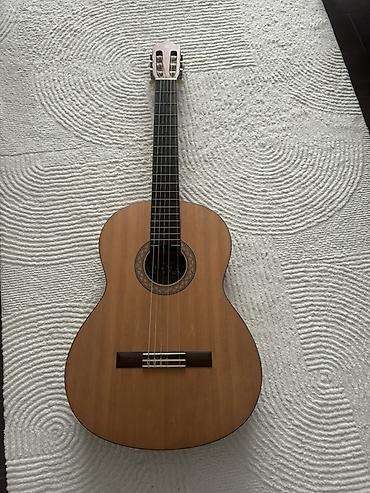 jolana gitara: Klassik gitara Neylon simli klassik gitara. Korpus təbii ağac — 1