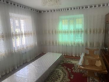 Продажа коттеджей и домов: Продаётся частный дом с мебелью на фото. Описание: Каракол, Салиева 35 — 9