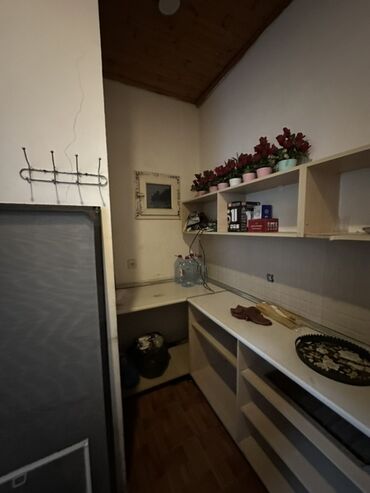 Ofislər: Kirayəlik məkan – açıq planlı iş sahəsi - Geniş, açıq planlı zal - — 9