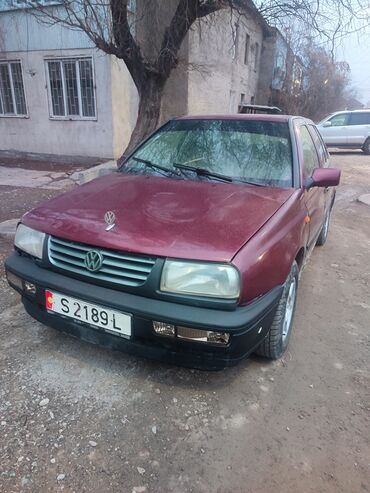 Volkswagen: Volkswagen Vento: 1993 г., 1.8 л, Механика, Бензин, Седан