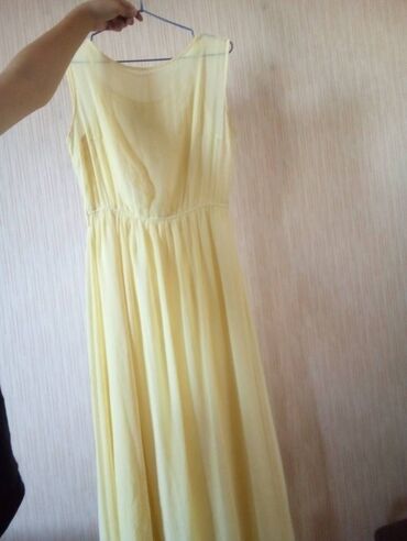 желтые платья: Срочно продается платье. Куплено дорого! Очень хорошего качество! В