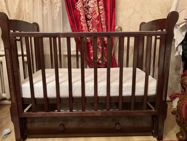 корпусной мебель: Продаю детскую кроватку В хорошем состоянии Кроватка идет вместе с