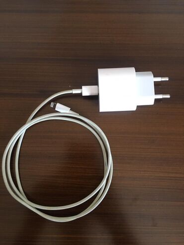 Şarj cihazları: Simsiz şarj cihazı Apple, > 20 Vt, İşlənmiş