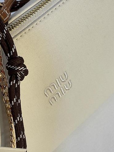 Çantalar: Miu Miu mini çiyin/çapraz çanta - Rəng: krem-ağ korpus, qızılı — 2