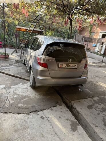 купить чехлы на гольф 4: Honda Fit: 2010 г., Хетчбек