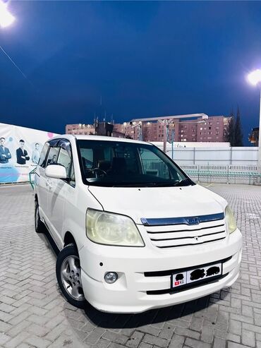 Toyota: Toyota Noah: 2003 г., 2 л, Автомат, Бензин, Минивэн