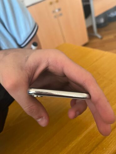 Apple iPhone: IPhone Xs Max, 64 GB, Gümüşü, Simsiz şarj — 8