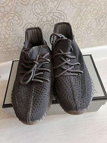 Кроссовки в стиле Yeezy Boost 350, цвет темно‑серый (графит). Почти