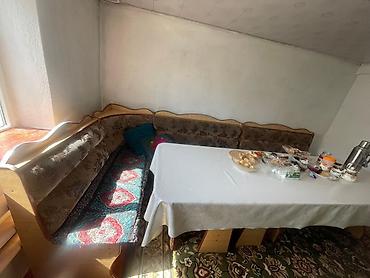 Продажа коттеджей и домов: Продаётся частный дом с мебелью на фото. Описание: Каракол, Салиева 35 — 12