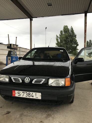 Volkswagen: Volkswagen Passat: 1992 г., 1.8 л, Механика, Бензин, Седан