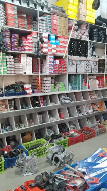 Мотозапчасти и аксессуары: Набор запчастей для малокубатурного мотоцикла/скутера: - Головка — 17