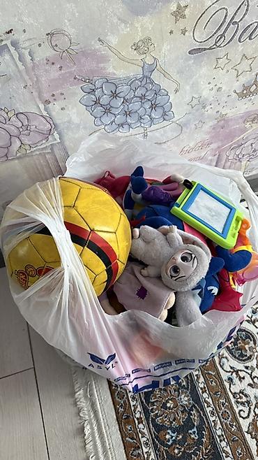 Набор детских игрушек в одном пакете. В составе: - Мяч футбольный