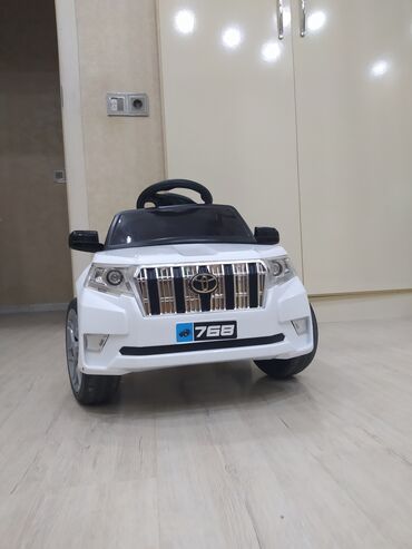 Uşaq üçün elektrikli minik maşını – 768 modeli - Rəng: ağ, qara