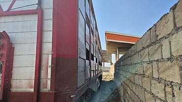 paneler: Heyvan daşıma üçün yarımqoşqu – 3 oxlu Xüsusiyyətlər: - Tip: Canlı — 4