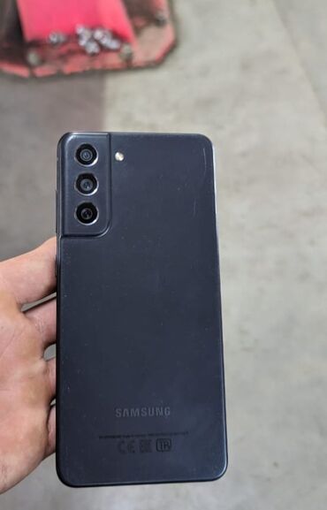 хорошие сенсорные телефоны: Samsung Galaxy S21 FE, Колдонулган, 128 ГБ, түсү - Кара, 2 SIM