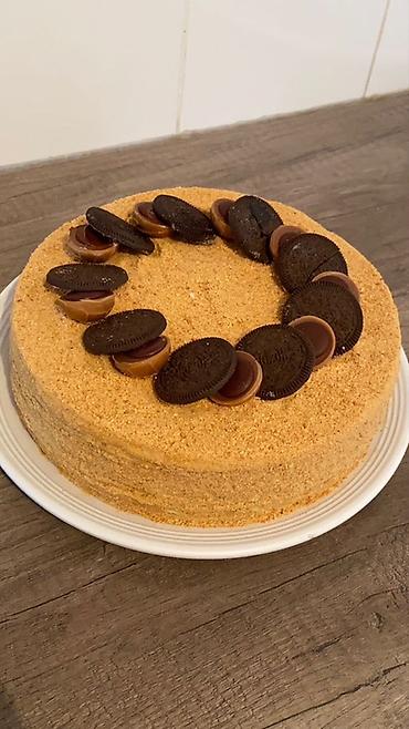 ad günü dekor: Hər növ tortların ( ballı, bento sadə, snikers praqa və s.) — 4
