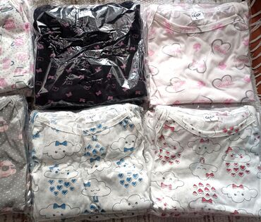 Pajamas: M (EU 38), L (EU 40), Cotton