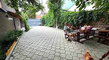 Продажа полдома: ЮНУСАЛИЕВА/АХУНБАЕВА! 4-х комнатный дом! ПРОСТОРНЫЙ ДВОР покрыт at lalafo.kg — 7 Продажа полдома: ЮНУСАЛИЕВА/АХУНБАЕВА! 4-х комнатный дом! ПРОСТОРНЫЙ ДВОР покрыт — 7