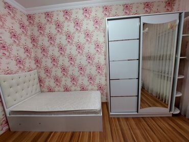 двухэтажная кровать: Для девочки, Б/у, Односпальная кровать, Письменный стол, Шкаф, Трюмо