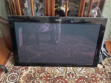 Телевизор Samsung 57"