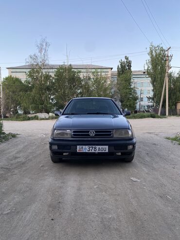 новый фит: Volkswagen Vento: 1993 г., 1.8 л, Механика, Бензин, Седан