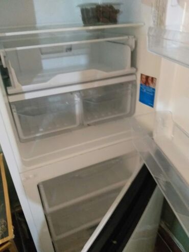 gizli kamera baki: Б/у Холодильник Indesit, No frost, Двухкамерный, цвет - Белый