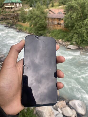 Apple iPhone: IPhone 13, Б/у, 128 ГБ, Черный, Зарядное устройство, Чехол, 89 %