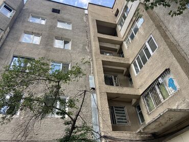 дешевые квартиры в оше: 3 бөлмө, 65 кв. м, Жеке план, 3 кабат, Эски ремонт