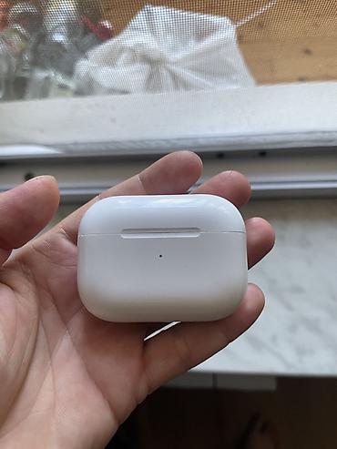 islenmis iphone 11 pro: Apple AirPods pro ( sağ qulaq və qutusu) Ümumilikdə batareyka — 1