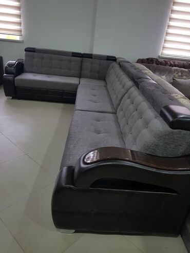 кожаный диваны: Угловой диван, цвет - Серый, Б/у