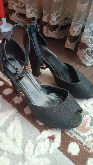 Босоножки, сандалии, шлепанцы: Басаножки — 26