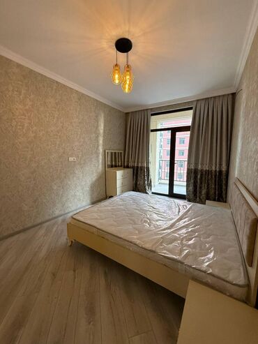 Uzunmüddətli kirayə mənzillər: Dərnəgül metrosunun düz yanında, 15 mərtəbənin,10-cu mərtəbəsində,1 — 8