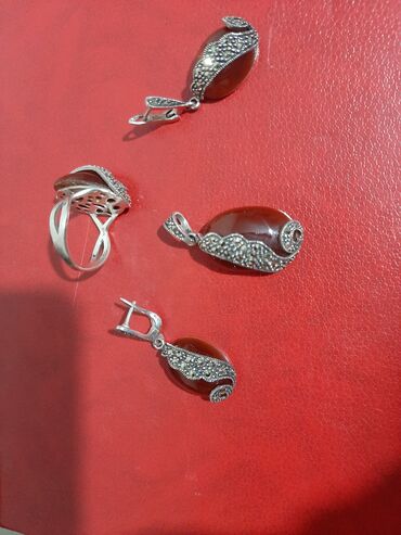 серебрянные серьги и кольцо: Продается серебрянные урашения, новые