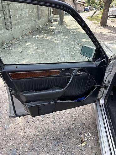 мера 124: Mercedes-Benz W124: 1993 г., 5 л, Автомат, Газ, Седан — 9