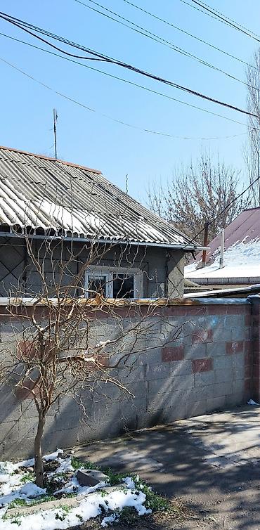 Продажа коттеджей и домов: Продается Полдома с двором, навесом, хозпостройками. Размер земельного — 5