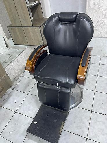 divar refleri: Peşəkar bərbər/kosmetoloji salon üçün tam hazırlanmış iş guşəsi: - — 2